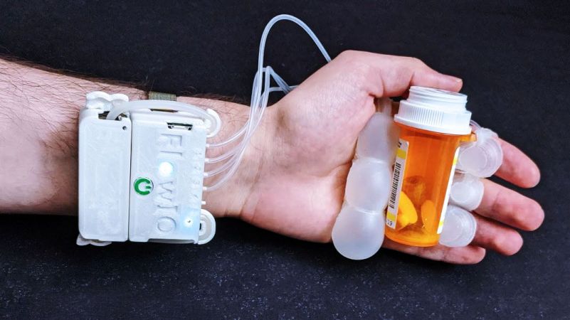 Wearable soft robot grippers